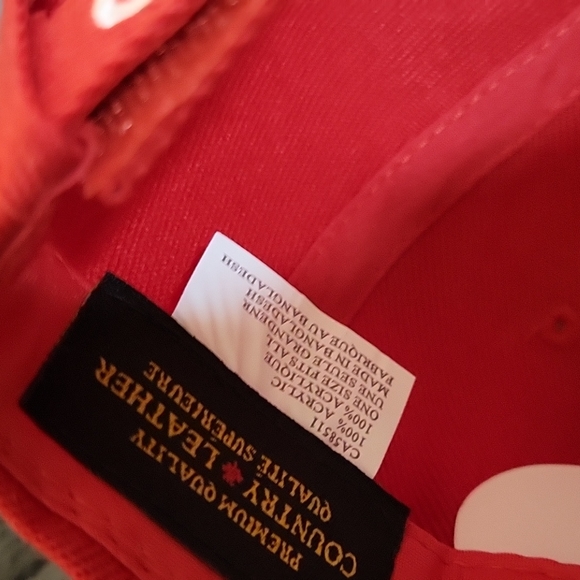 RED CANADA HAT UNISEX - Picture 4 of 6